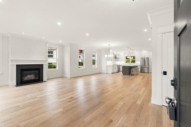 Building Photo - 45 Maplewood St