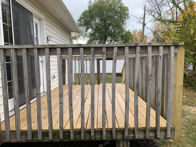 Deck - 409 State St E