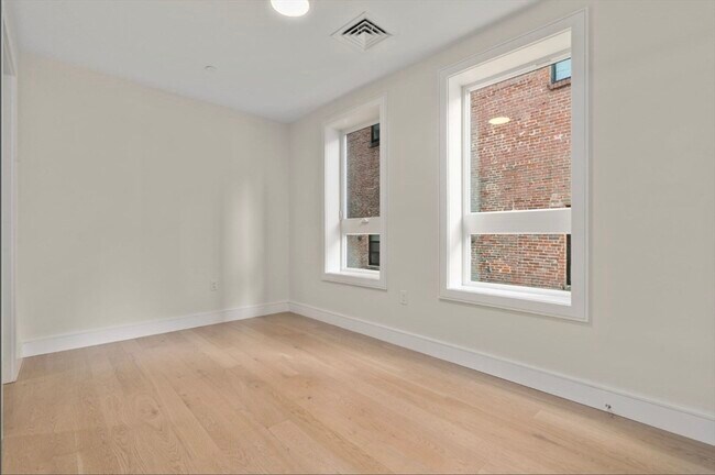 Building Photo - 301 Border St