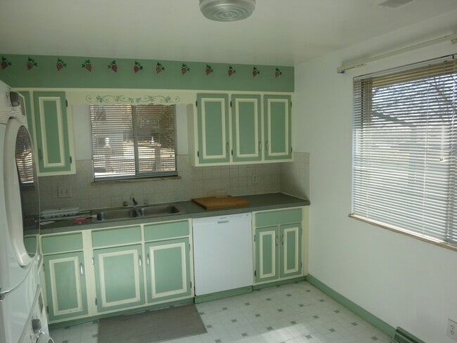 Building Photo - 2955-2959 Newton St