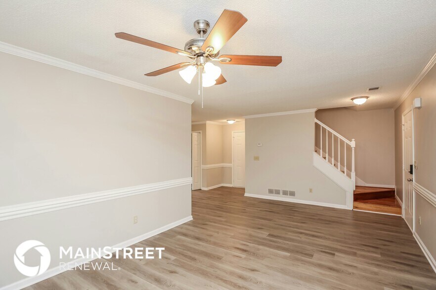 Building Photo - 1545 Dogwood Dr