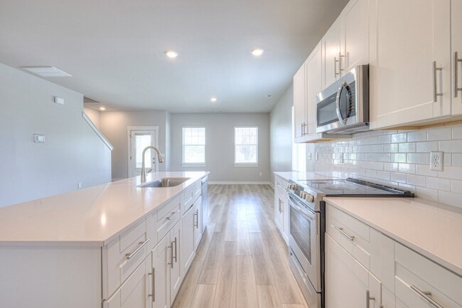 Building Photo - 531 Swanholme Dr