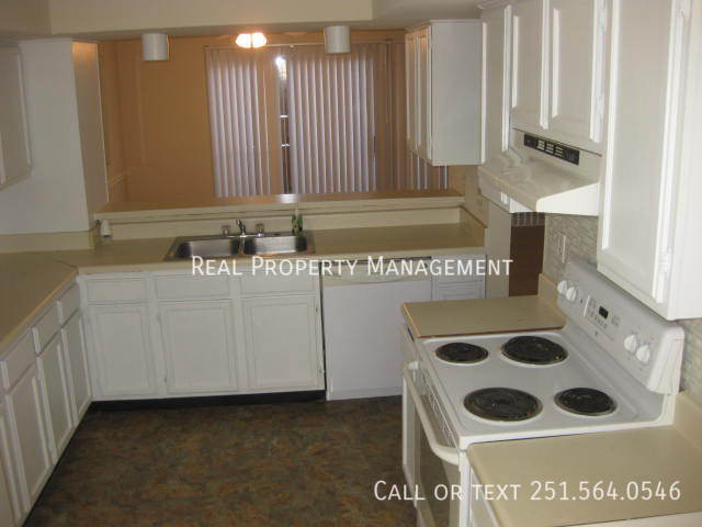 Building Photo - 6701 Dickens Ferry Rd