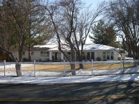 Building Photo - Large Ranch Style Home South of Reno on 1....