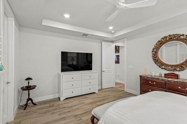 Building Photo - Available Furnished or Unfurnished 2Bed/2Bath+Office in Weslyn Park at Sunbridge