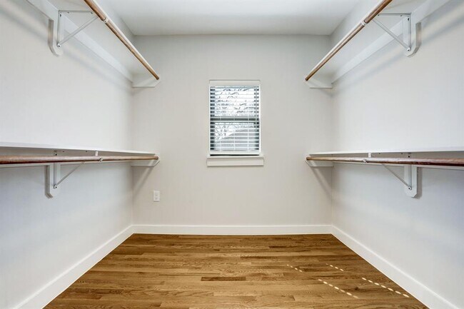 Building Photo - 1025 Adele St