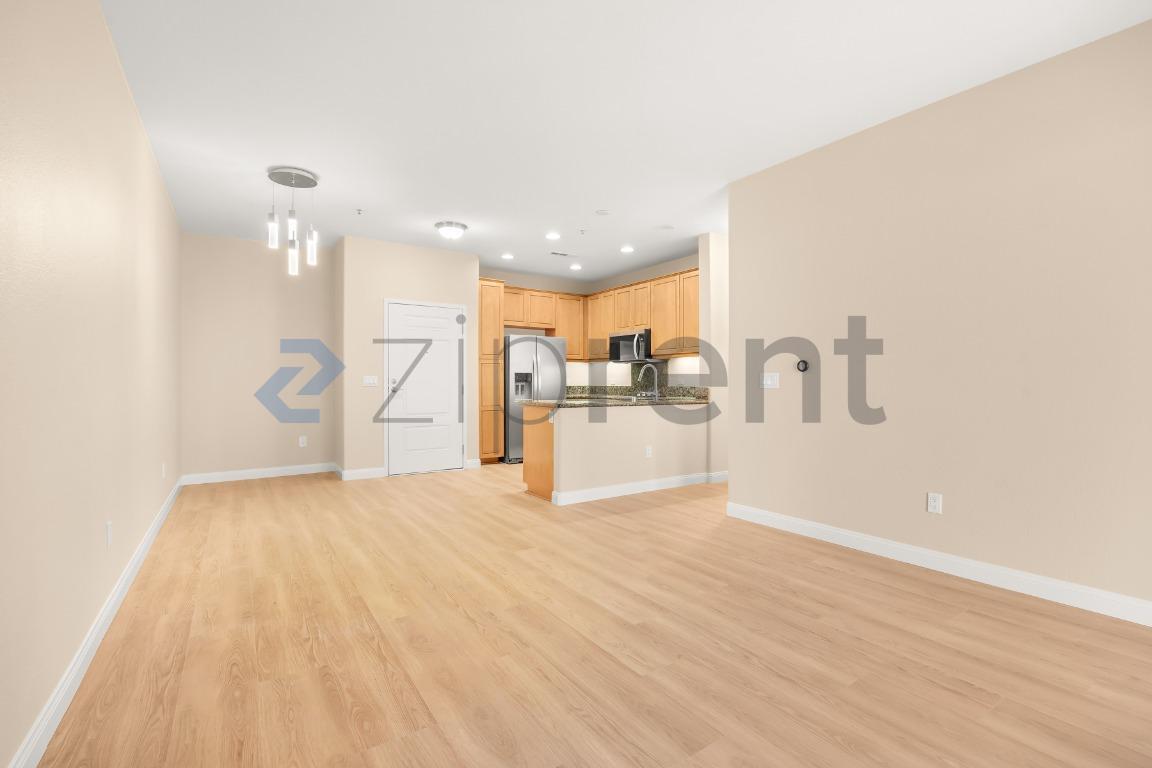 Building Photo - Unit 101