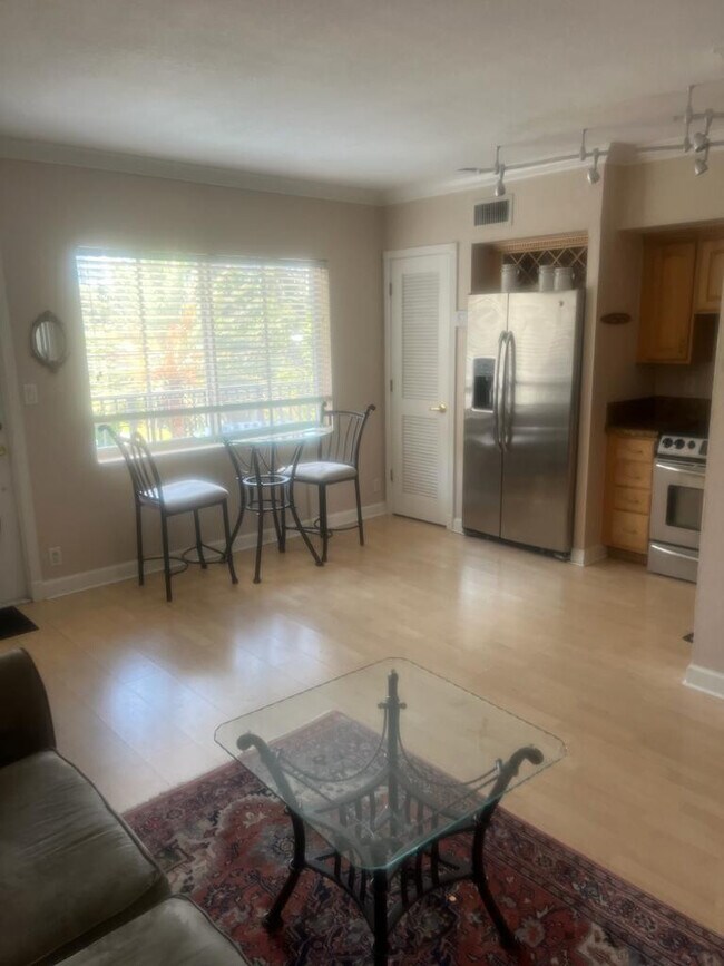 Building Photo - 924 SE 2nd St