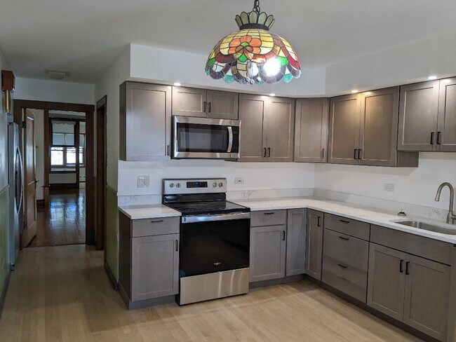 Building Photo - 4155 W Wellington Ave