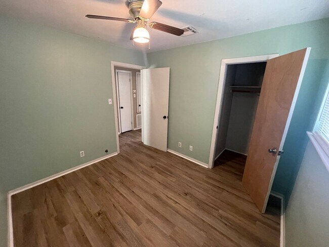 Building Photo - 660 Enfield Ln, Beaumont, TX 77706