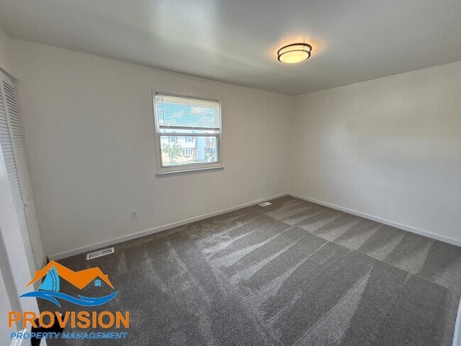 Building Photo - 463 Long Towne Ct
