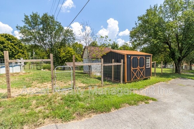 Building Photo - 817 Ridgeview Dr