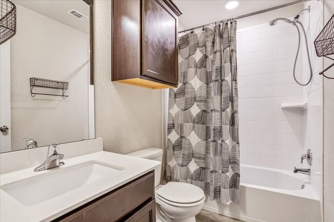 Building Photo - 4/2.5 in Midway ISD