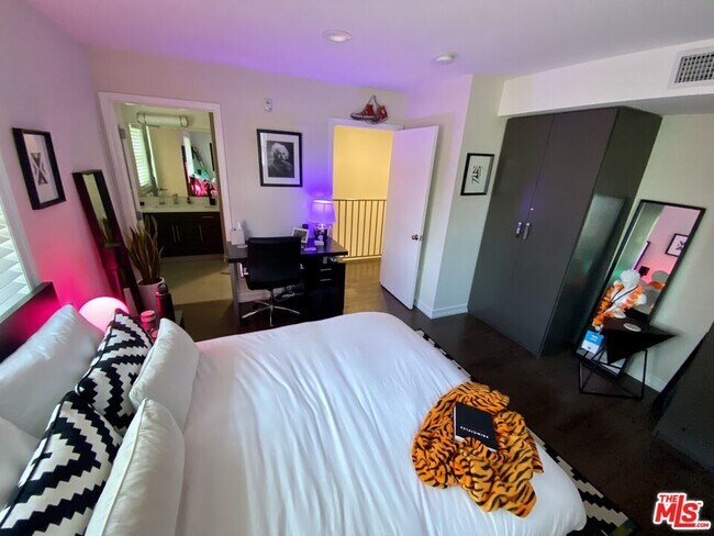 Building Photo - 2317 Scarff St