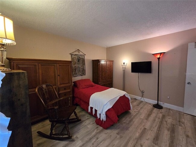 Building Photo - 105 4th Ave NE