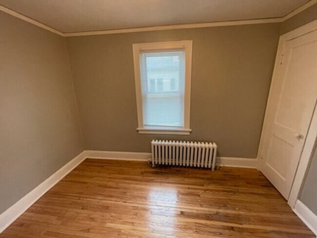 Building Photo - 396 Sherburne Ave.