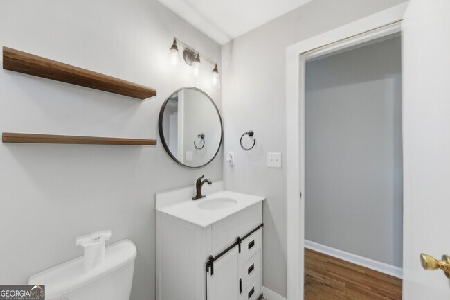 Building Photo - 1003 Valley Dr