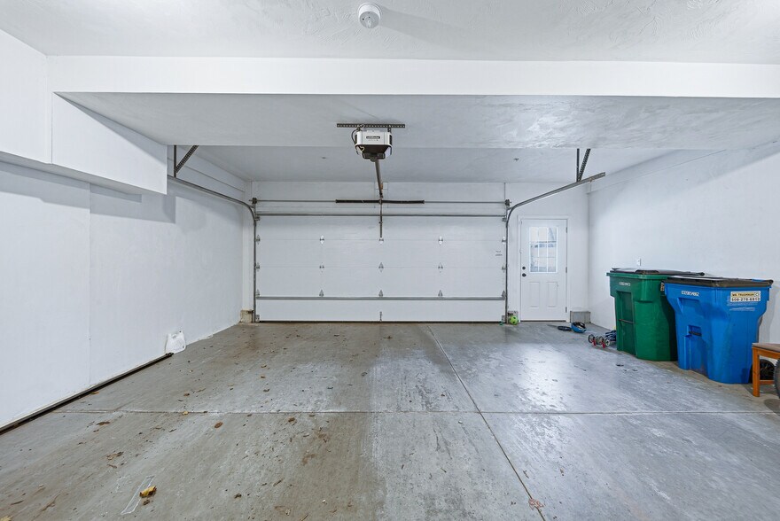 Building Photo - 182 Main St