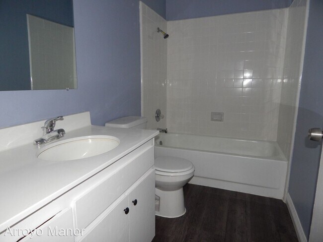 Building Photo - 4571 N Figueroa St