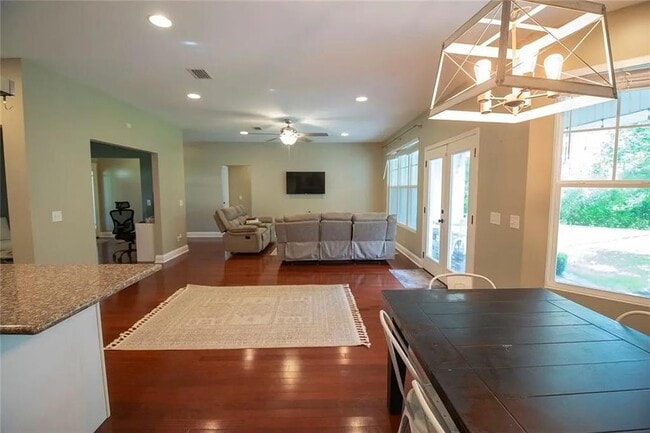 Building Photo - 11 Serenity Ct