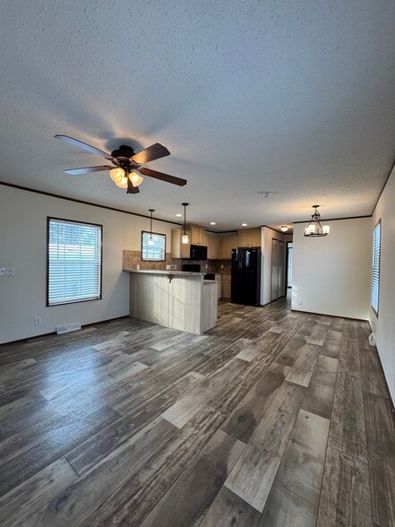 Building Photo - 2372 Maple Dr