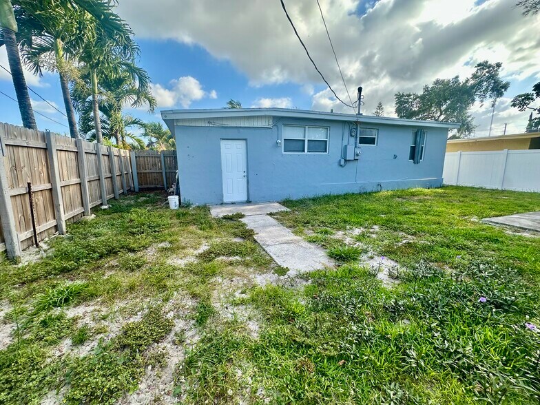 Building Photo - 6034 SW 39th St