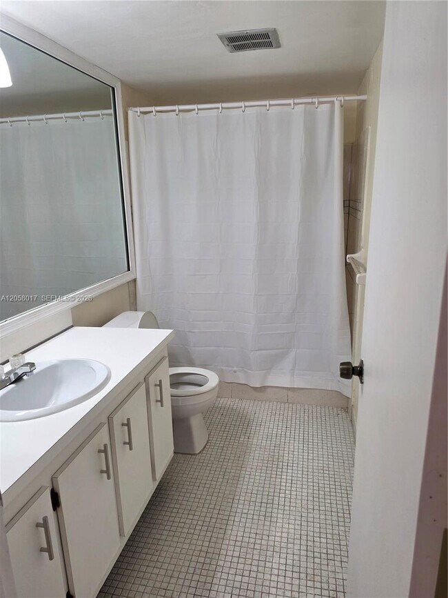 Building Photo - 4158 Inverrary Dr