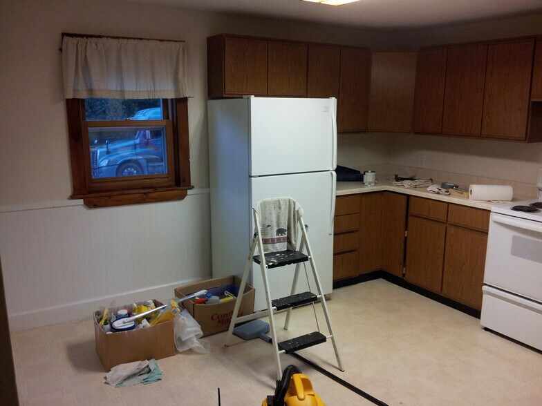 Kitchen - 401 Lewis St