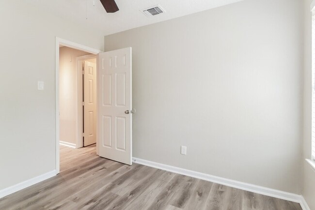 Building Photo - 7327 Shady Vale Ln