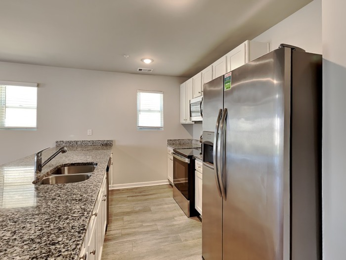 Building Photo - 2129 Belmont Cir NE
