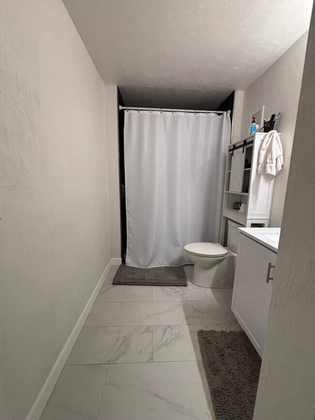 Building Photo - 2063 Oak Meadow Cir