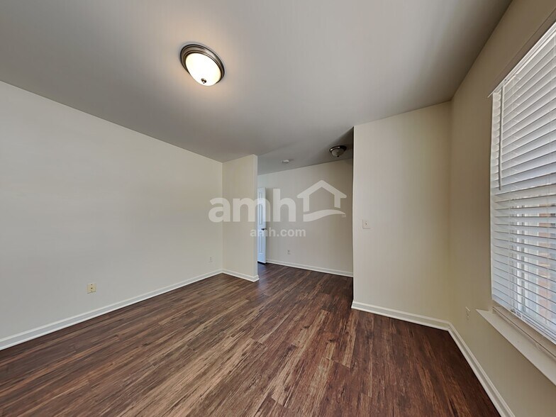 Building Photo - 2307 Sidney Porter Dr