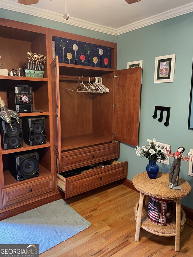 Building Photo - 3666 Lakewood Ct