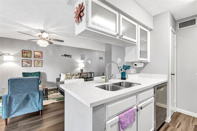 Building Photo - 2120 El Paseo St