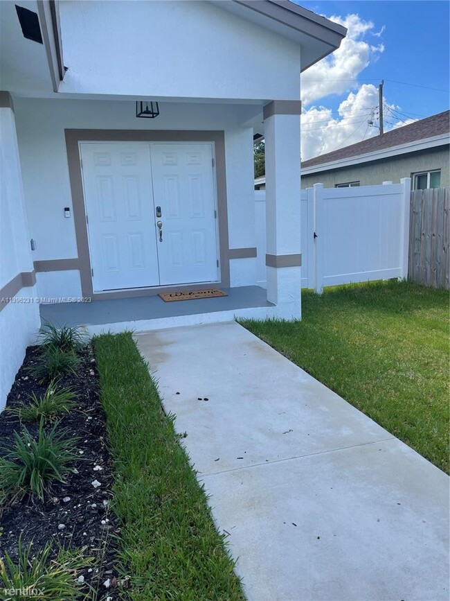 Building Photo - 3 br, 2.5 bath House - 2708 NW 9th Ct # 2708