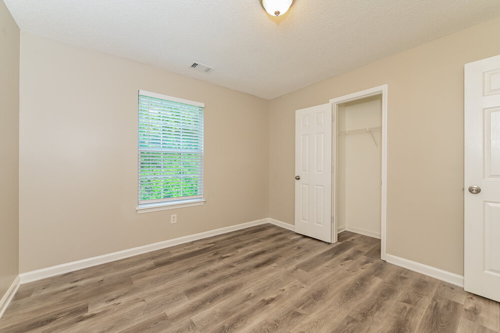 Building Photo - 330 Brookside Dr