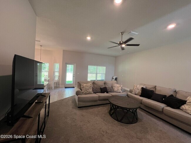 Building Photo - 8752 Waterstone Blvd