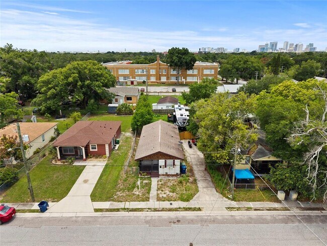 Building Photo - 1605 E 29th Ave
