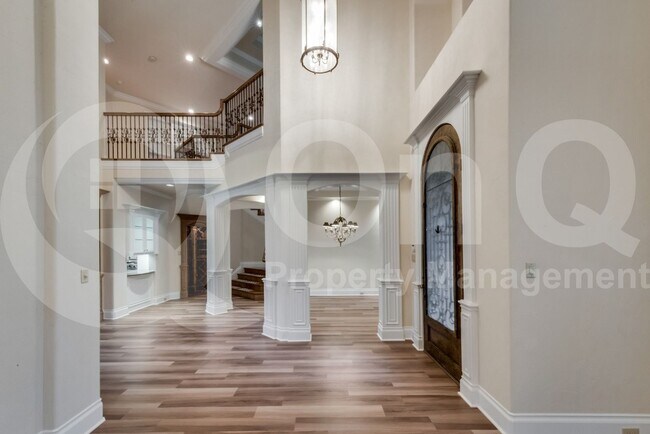 Building Photo - 5224 Longvue Dr