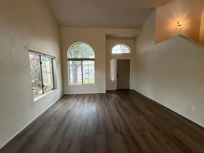 Building Photo - 902 S Surfside Dr