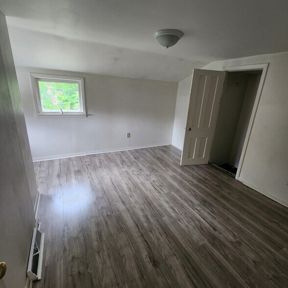 Building Photo - 379 W Main St