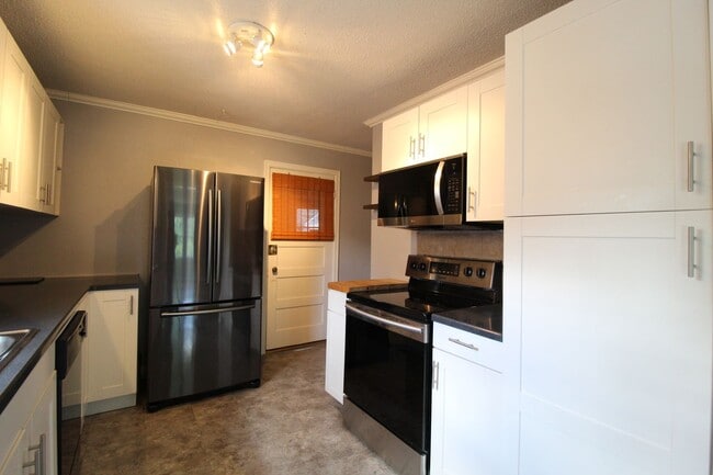 Building Photo - 3 Bedroom 1.5 Bath Home In The Waldo Area