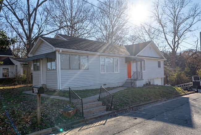 Building Photo - 352 Adams St