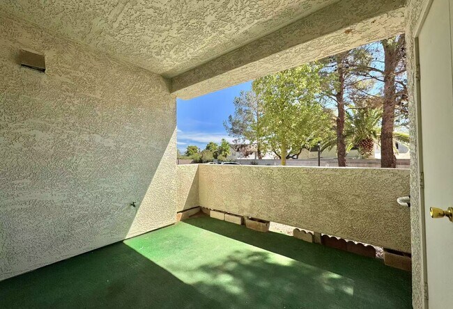 Building Photo - 4724 Nara Vista Way