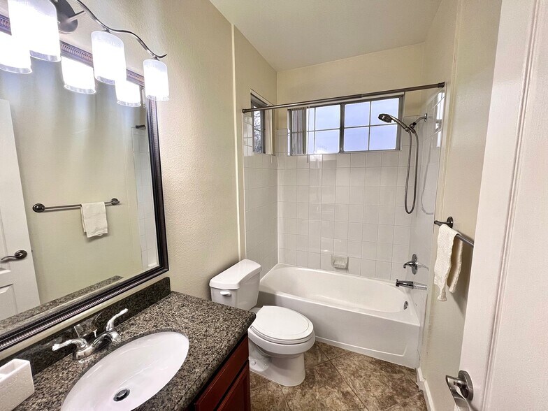 Building Photo - 1604 Queen Victoria St