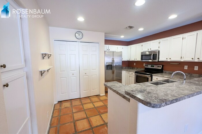 Building Photo - 13832 N Cambria Dr