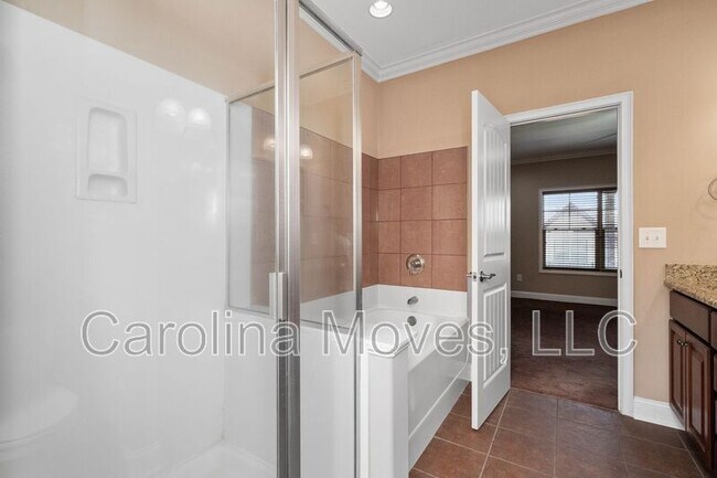 Building Photo - 213 Bell Heather Ln