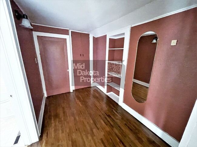 Building Photo - 517 N Duff-3 Bedroom House