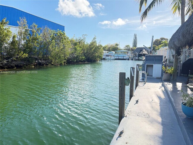 Building Photo - 212 Orchid St