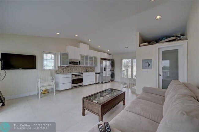 Building Photo - 1800 N Ocean Dr